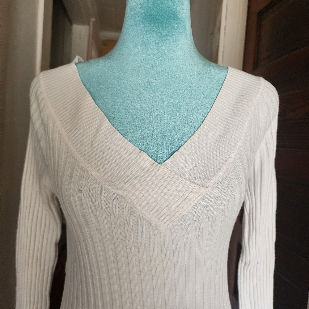 Arkitect V-neck Ribbed Top - Picture 3 of 7